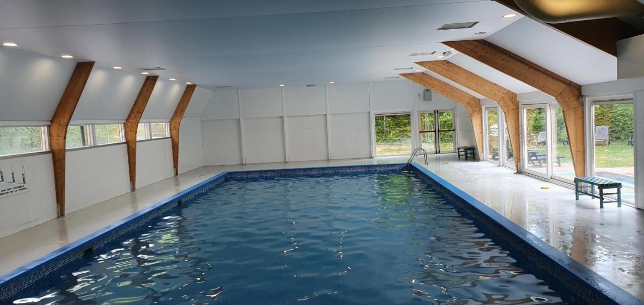 Gezellige bungalow met zwembad op het park Durbuy Buitenkant foto